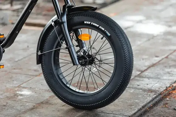 Pneu Vee Tire Speedster 20×4, vue 3