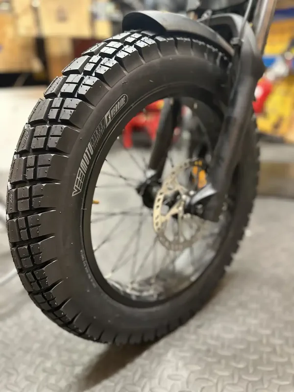 Pneu VEE TIRE Hunstman 20×4, vue 3